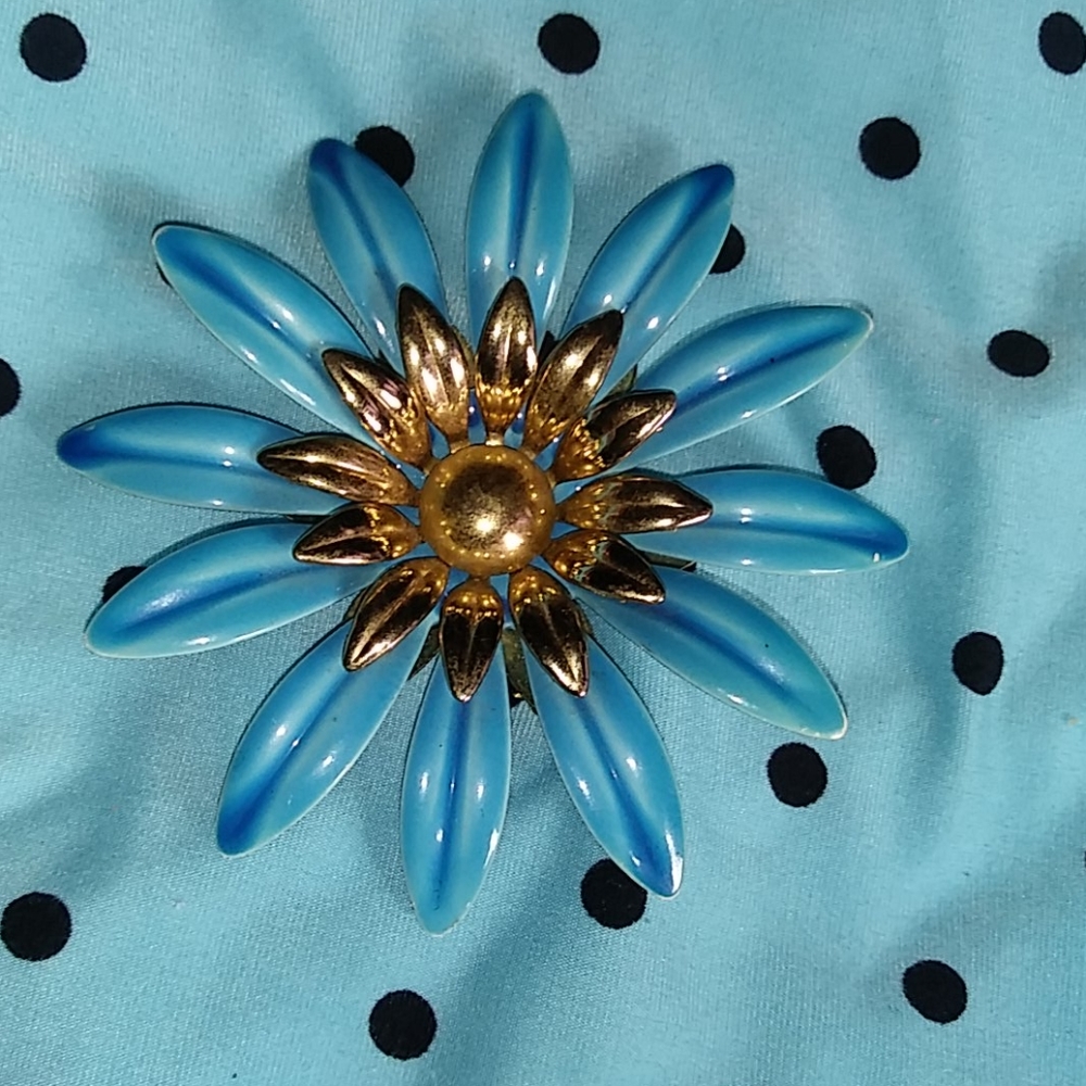 Sarah coventry blue brooch